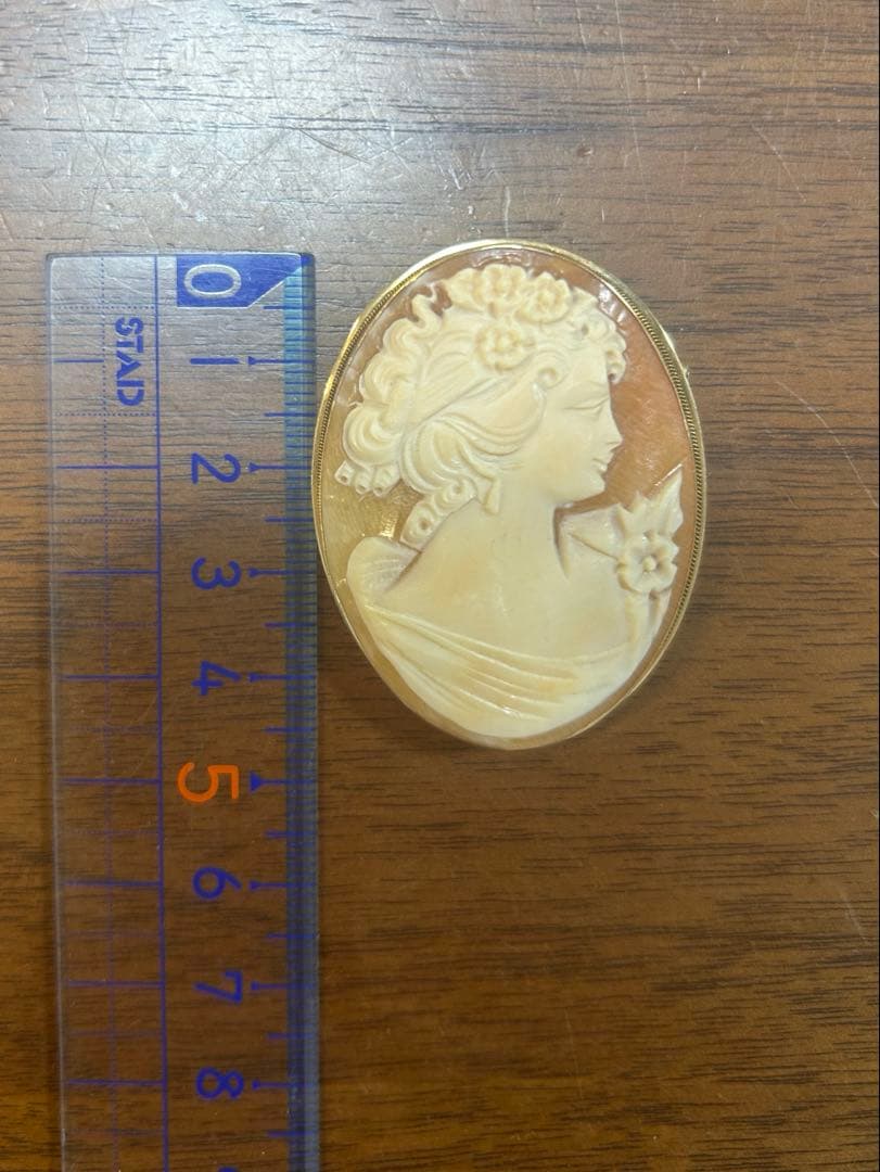 markさま専用Donadio ヴィンテージカメオブローチ K14とレプリカ