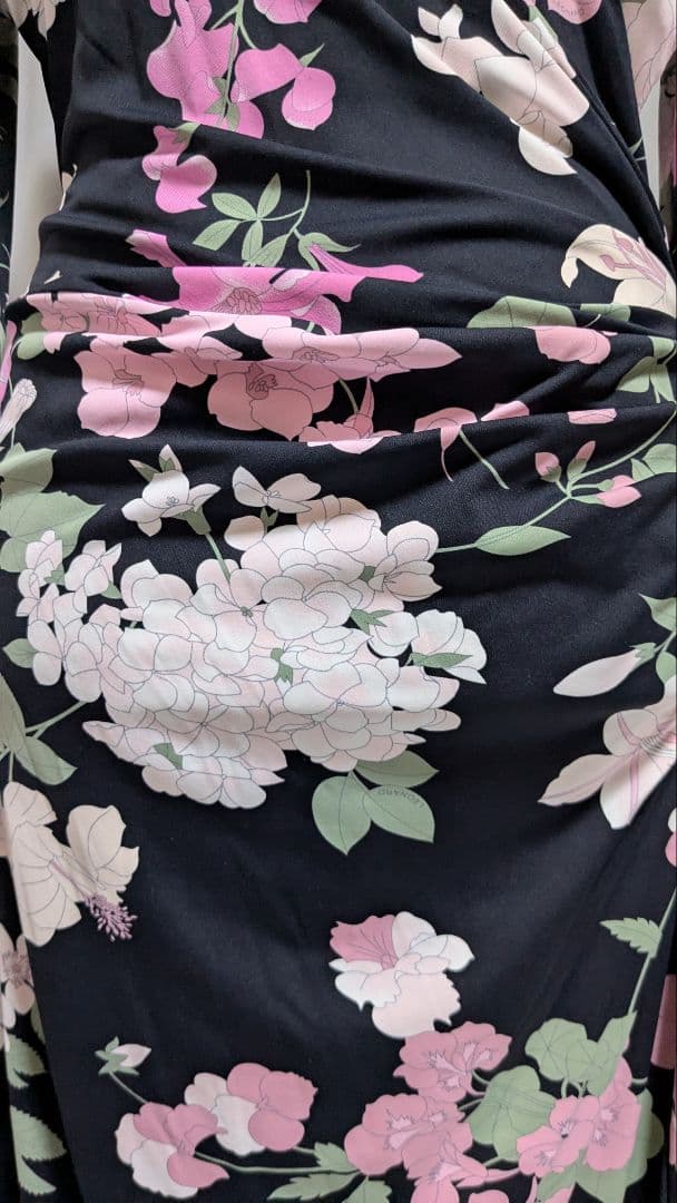 レオナール　Leonard　美品　綺麗な 花柄ラップスタイルワンピース