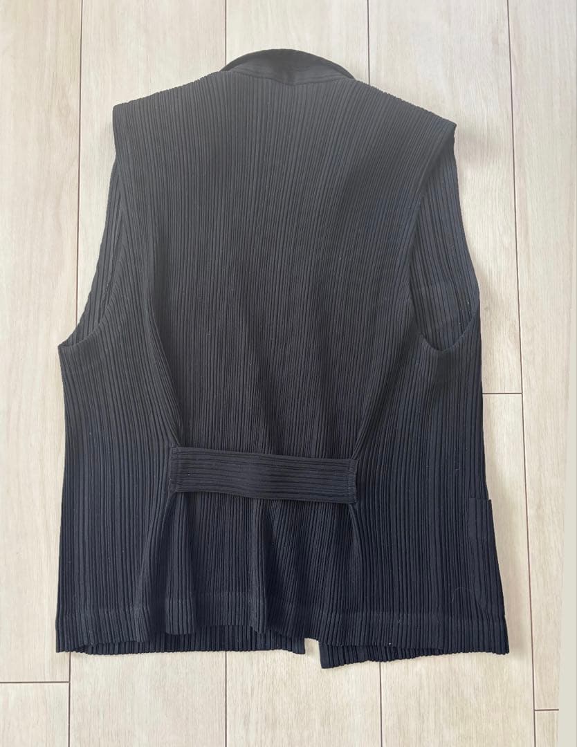 ISSEY MIYAKE ブラック プリーツベスト
