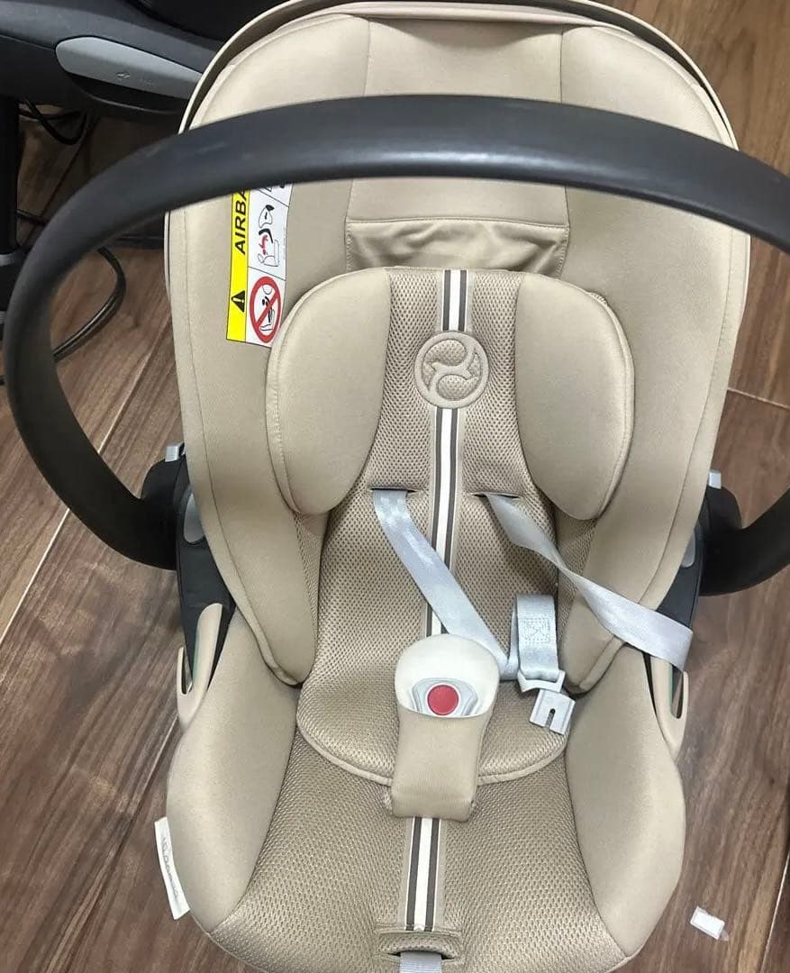 Cybex クラウド G i-Size ベージュ　ベース付き