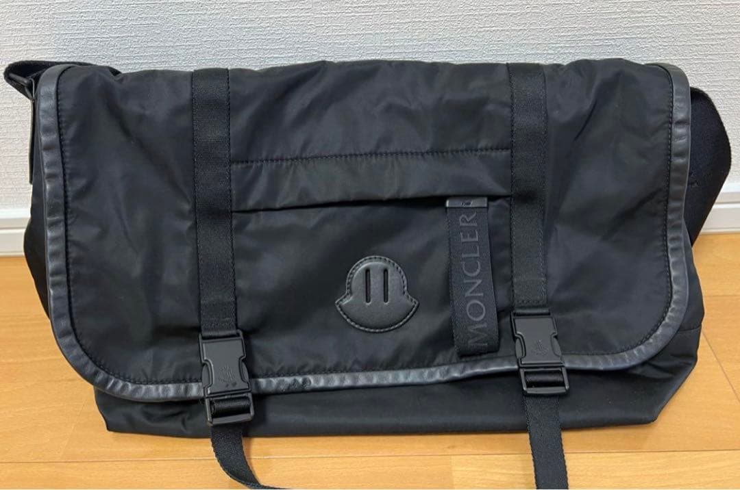 希少MONCLERモンクレールメッセンジャーバッグショルダーバッグ黒ブラック