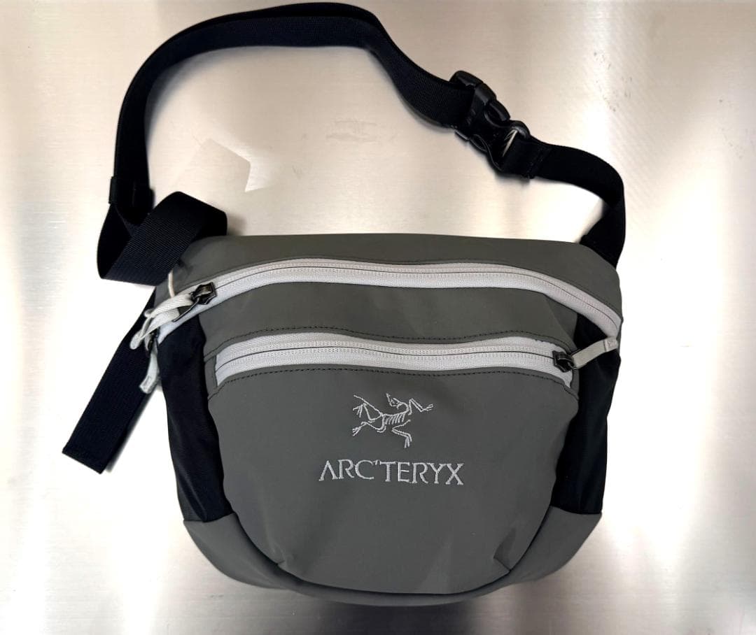 ARC’TERYX × BEAMS 別注 ARROショルダーバッグ