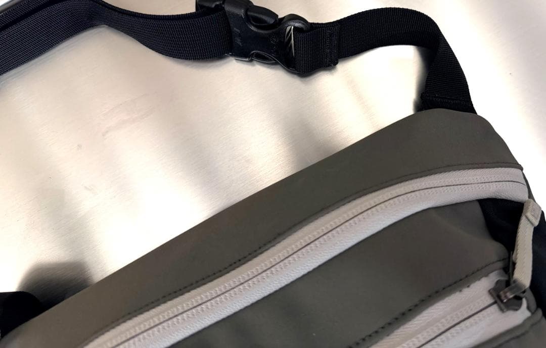 ARC’TERYX × BEAMS 別注 ARROショルダーバッグ