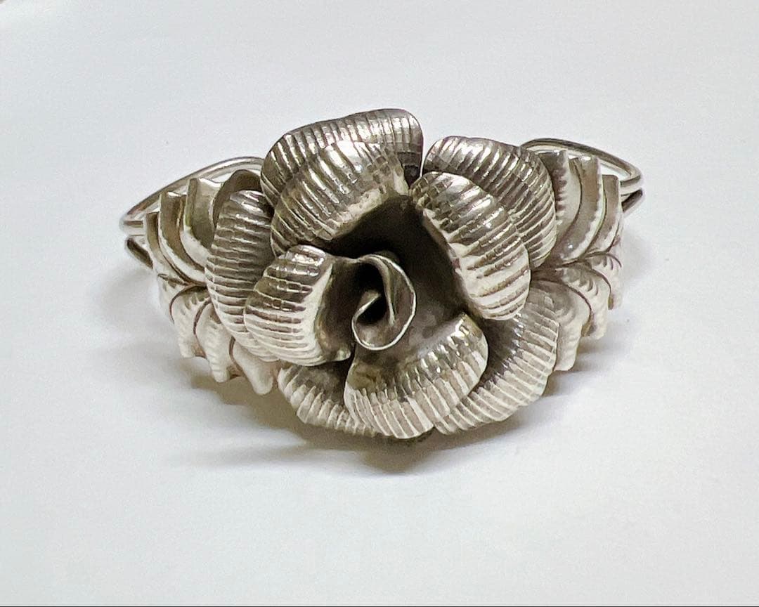 カレンシルバー バラモチーフ カフバングル