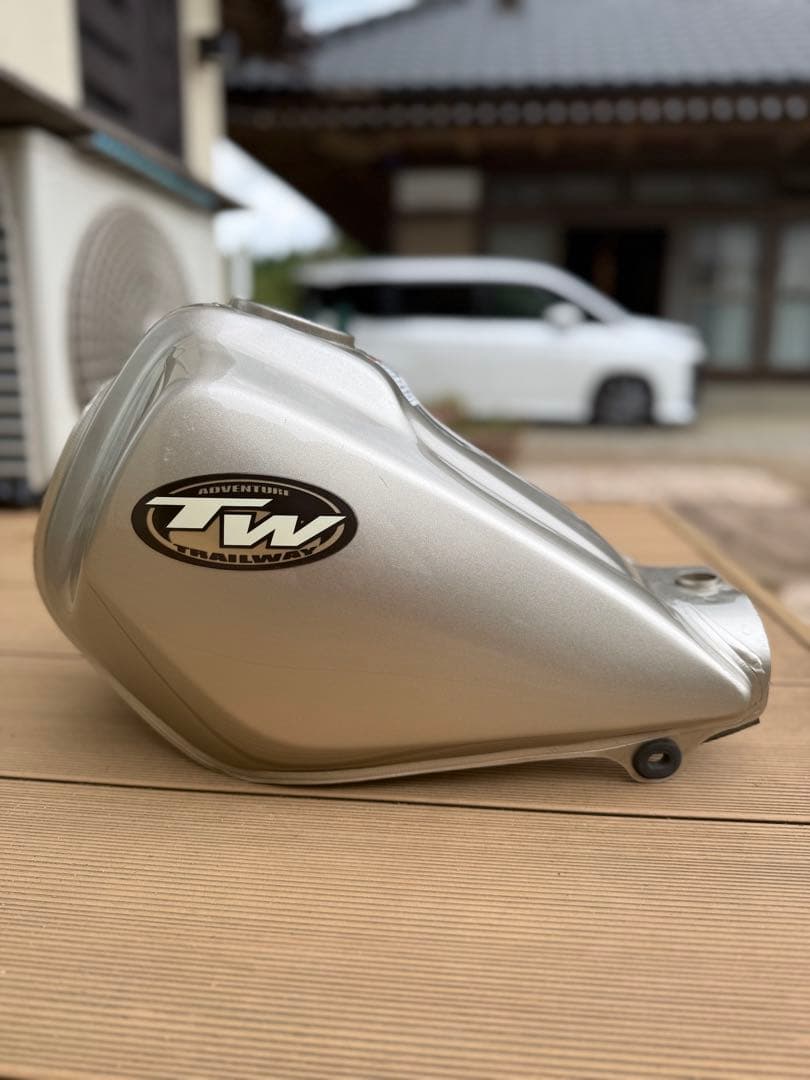 ヤマハ TW タンク シルバー
