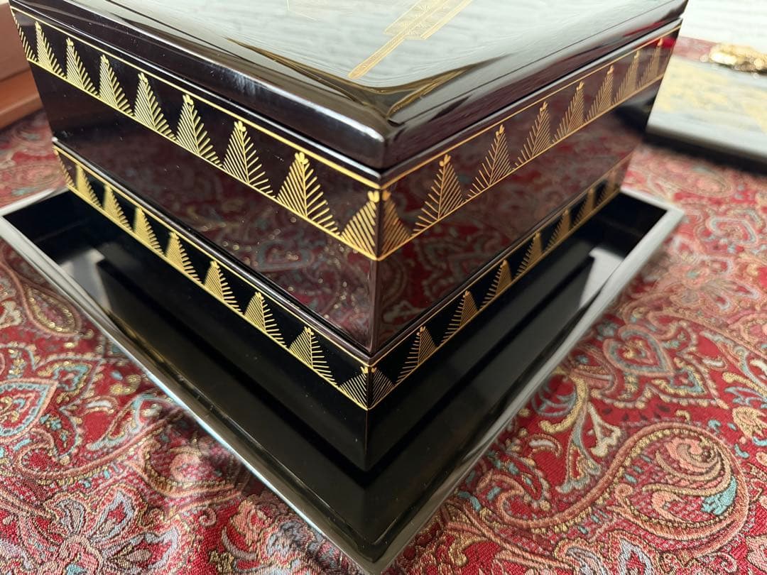 輪島塗（重要無形文化財）沈金二段重箱 重台付 木製共箱付き