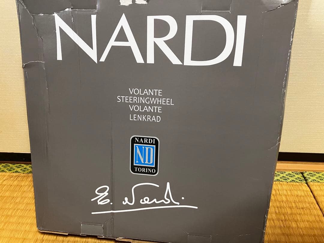 ナルディ（NARDI）クラシックレザーステアリング 35パイ　海外輸入品