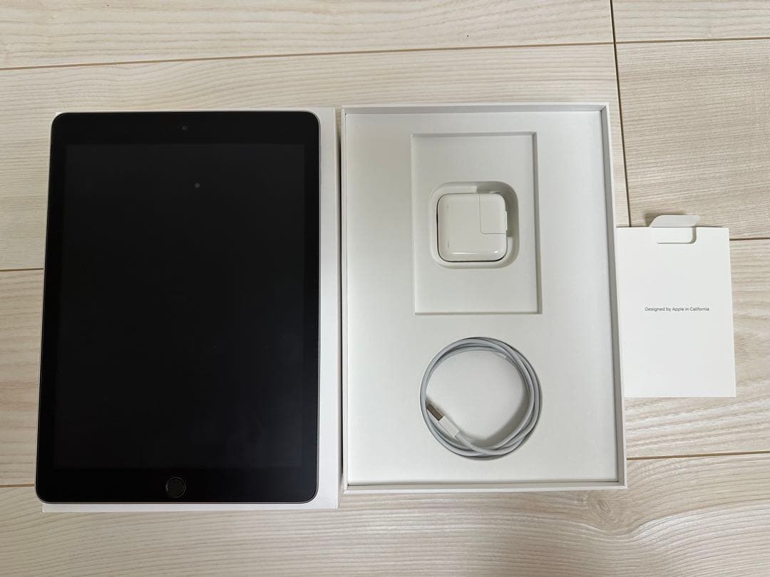 Apple iPad シルバー 本体 充電器付き