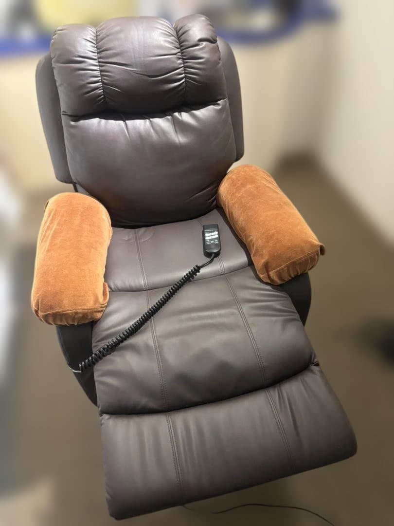 【中古】電動ラウンジチェア SHIFFON Jr リモコン・アームカバー付き