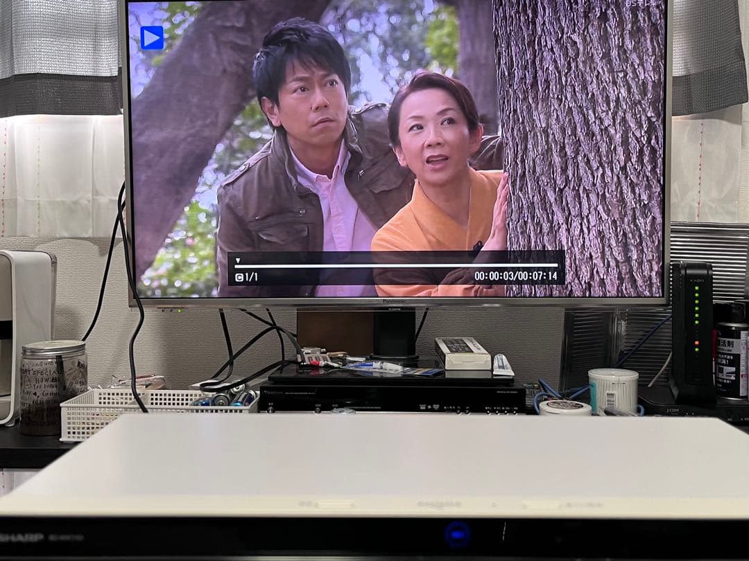 リモコン付　1TB 2番組録画　シャープブルーレイレコーダー　BD-WW1100