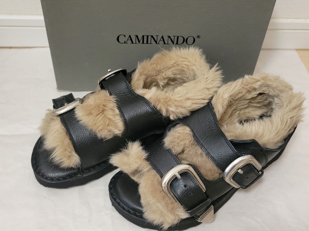 CAMINANDO　カミナンド　ダブルバックル　ファーサンダル