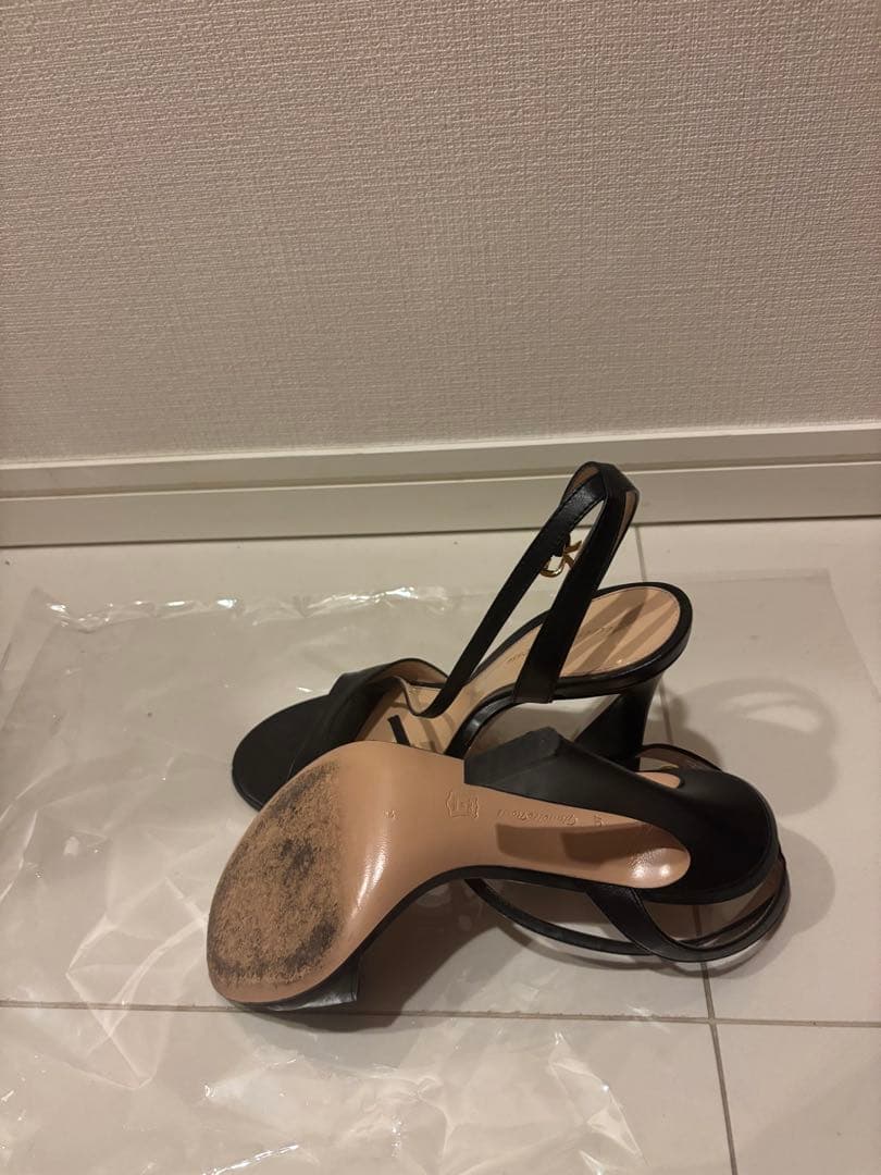 Gianvito Rossi ジャンヴィトロッシ　サンダル　黒