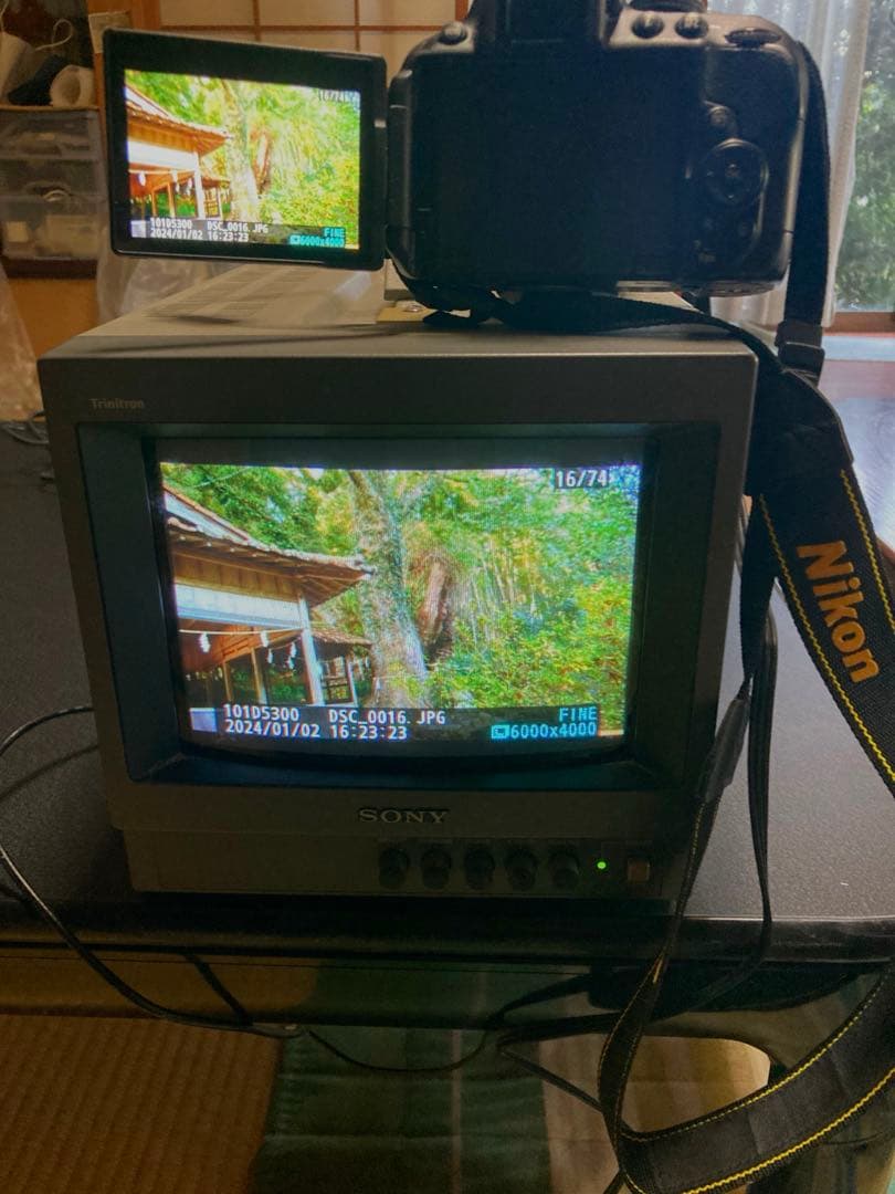 SONY Trinitron 業務用9インチモニター。　PVM-9040