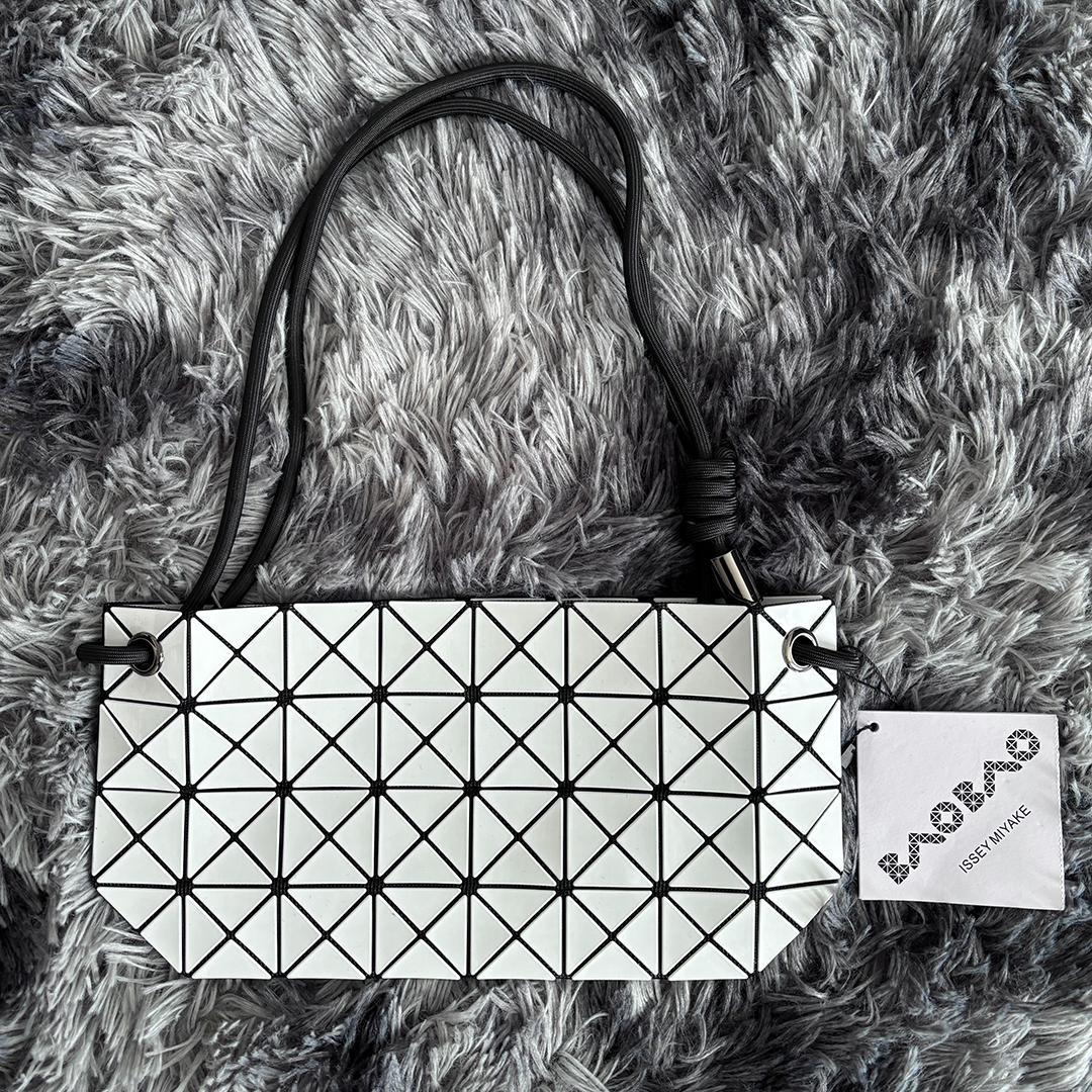 【新品】BAOBAO LOOP LLIC 白 ISSEI MIYAKE