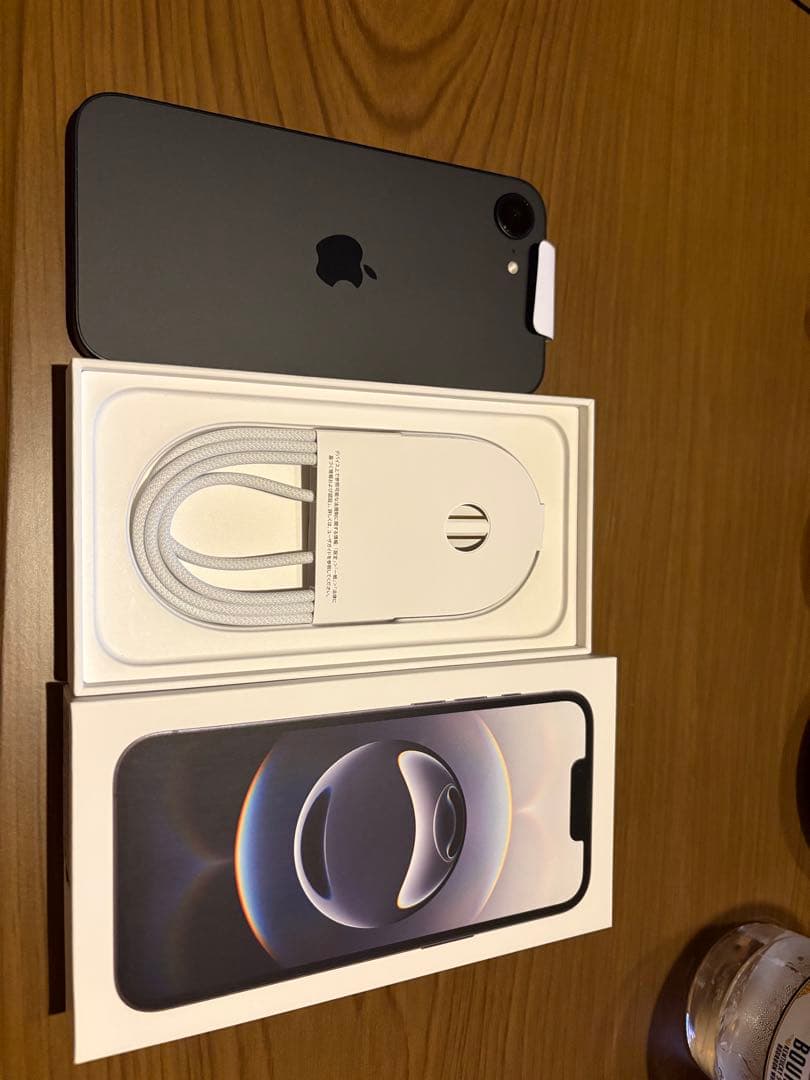 ほぼ新品Apple iPhone 16e 128GB ブラック 本体