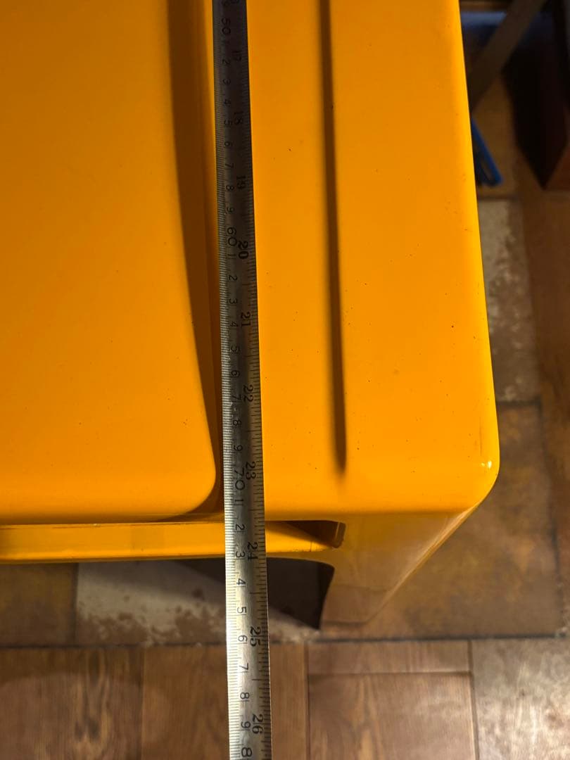 黄色の収納スペース付きヨーロッパ製デスク