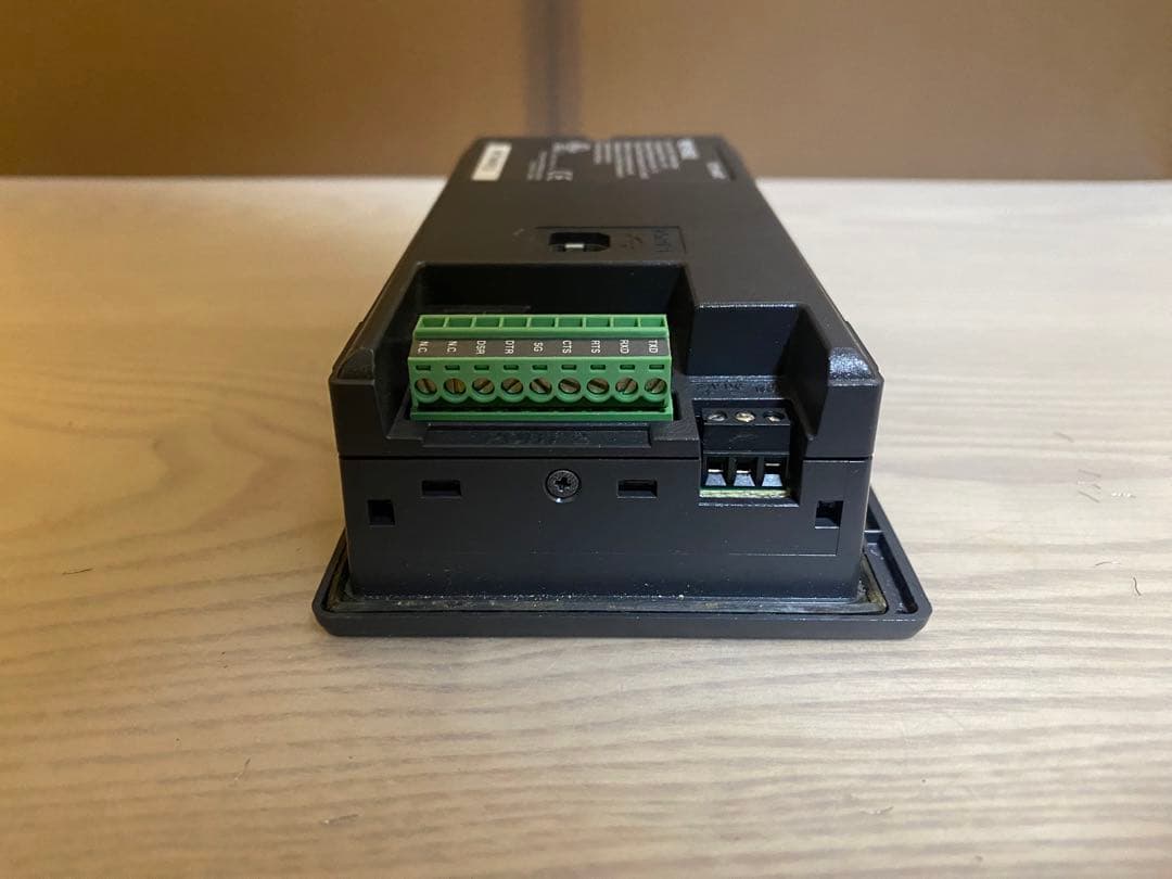 Keyence VT3-W4T タッチパネル(通電確認済み)