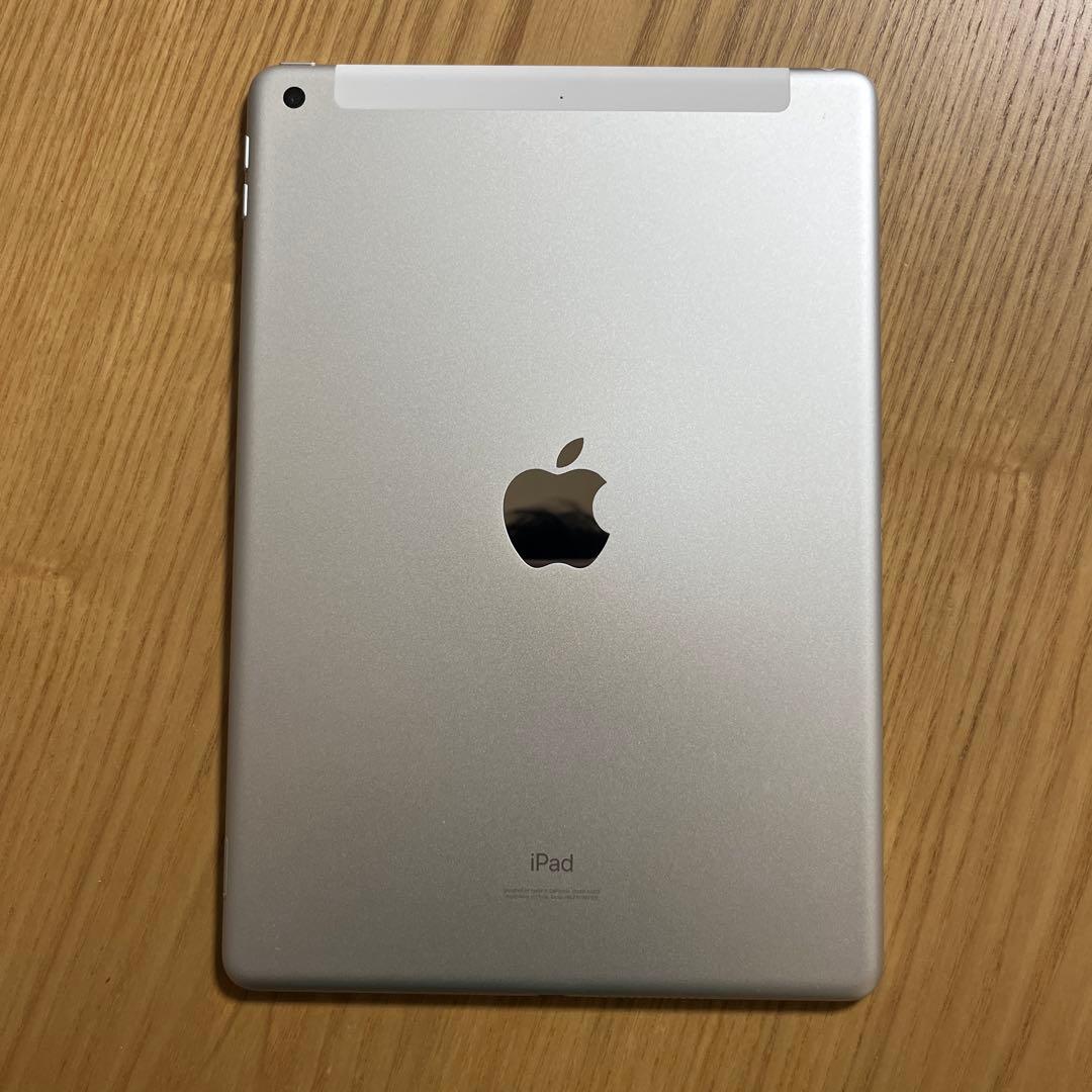 Apple iPad 第8世代　シルバー 本体