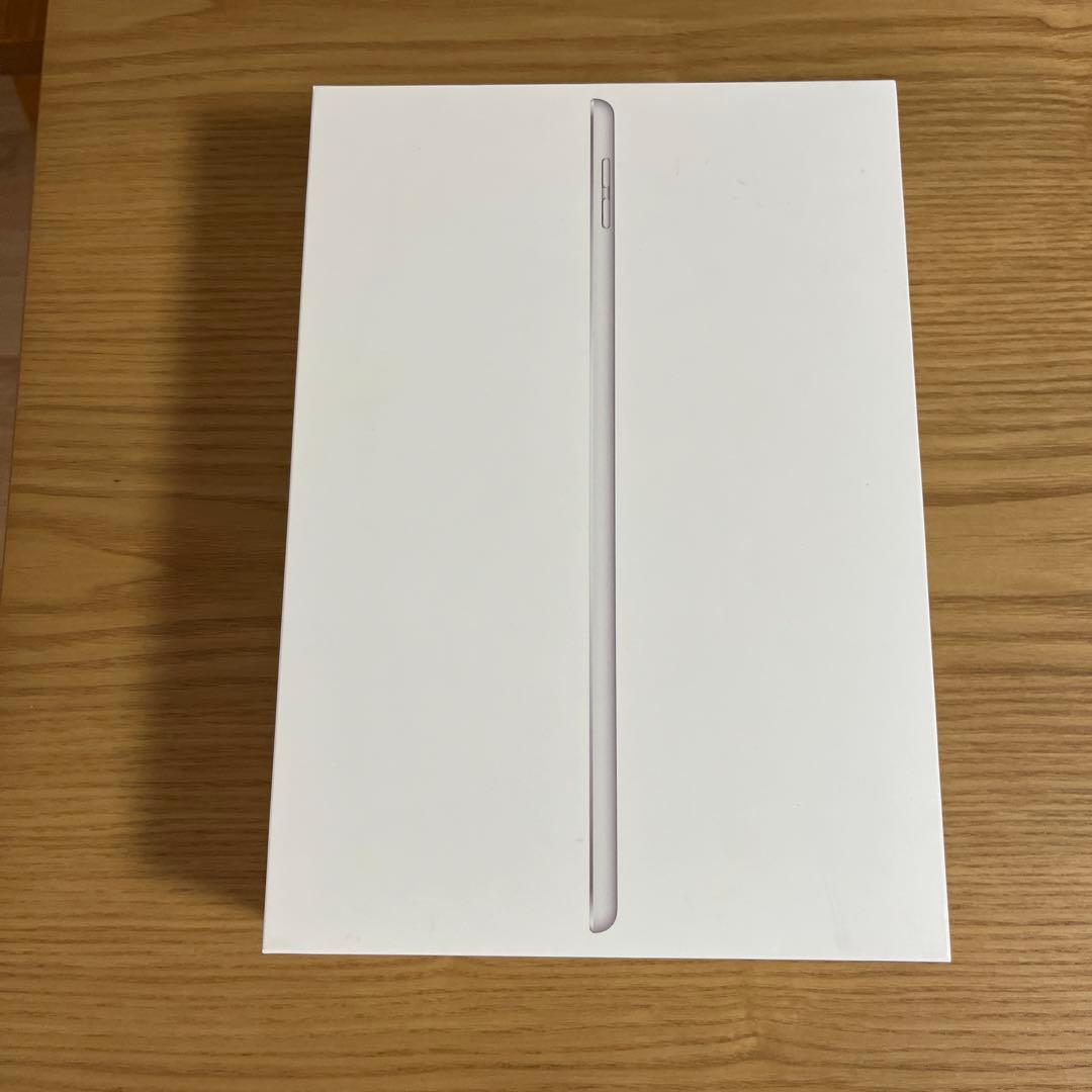 Apple iPad 第8世代　シルバー 本体