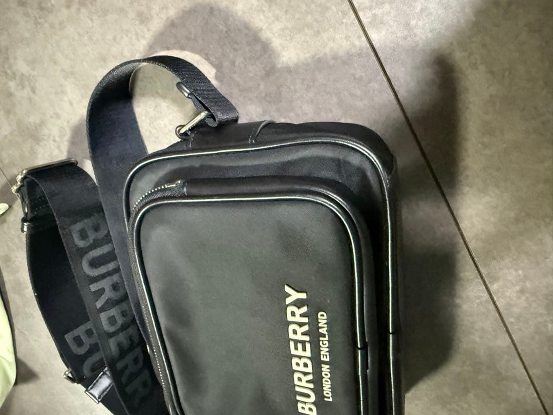 バーバリー　バッグ　ショルダー　BURBERRY