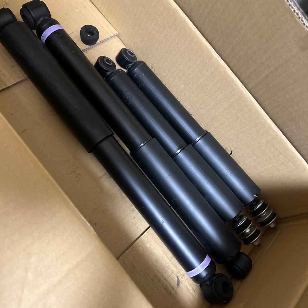 ハイエース200系7型ショックアブソーバー 4本セット 黒