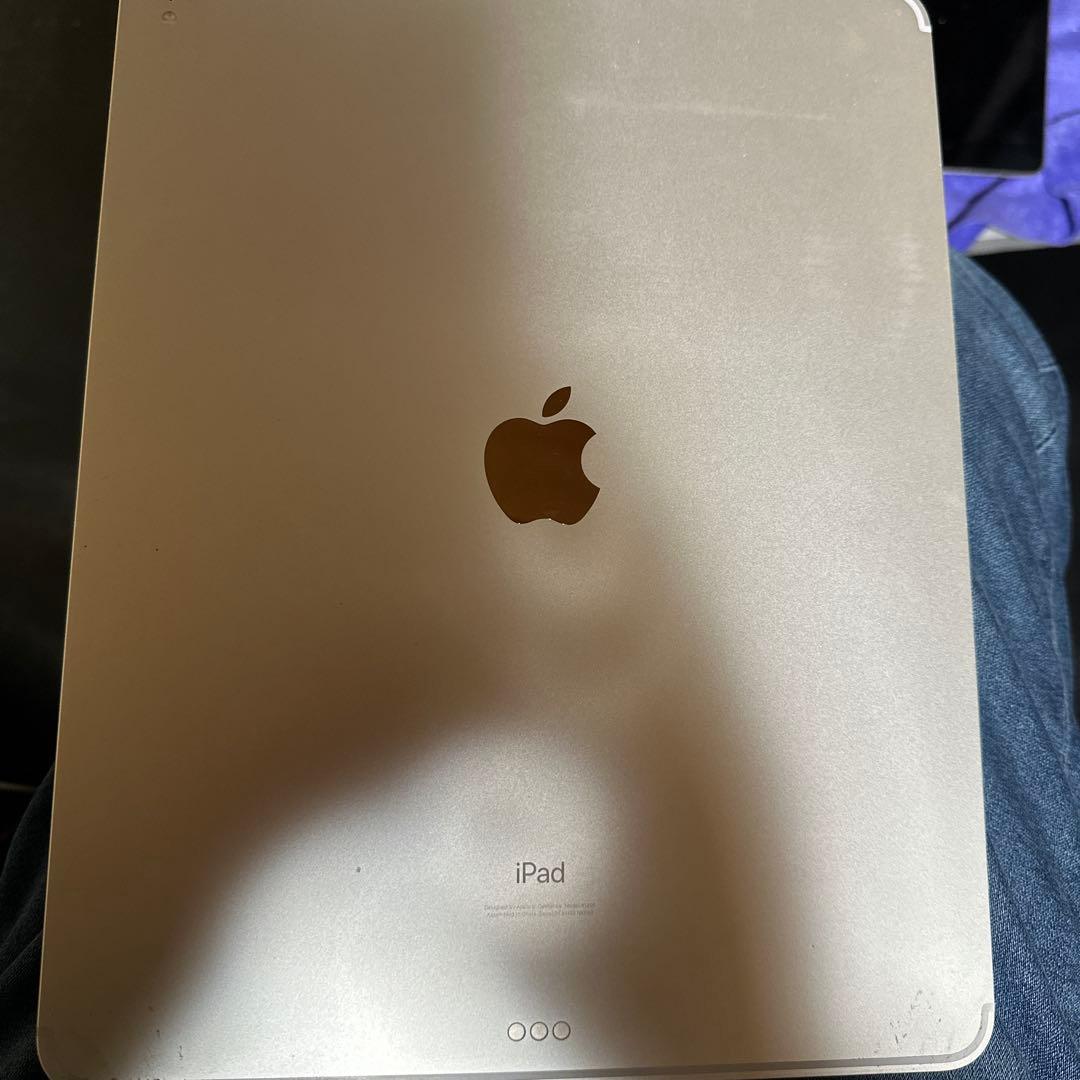 iPad Pro第三世代12.9インチ本体とケース付き