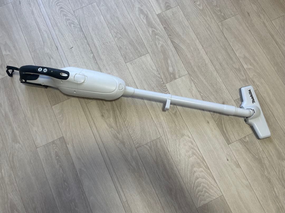 Makita コードレス掃除機 CL182FD