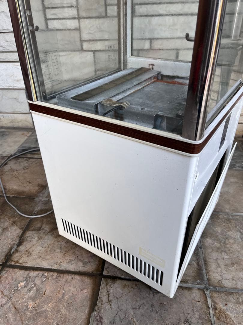 4面ガラスショーケース　ガラス扉冷蔵庫 ホワイト 2段棚　レトロ