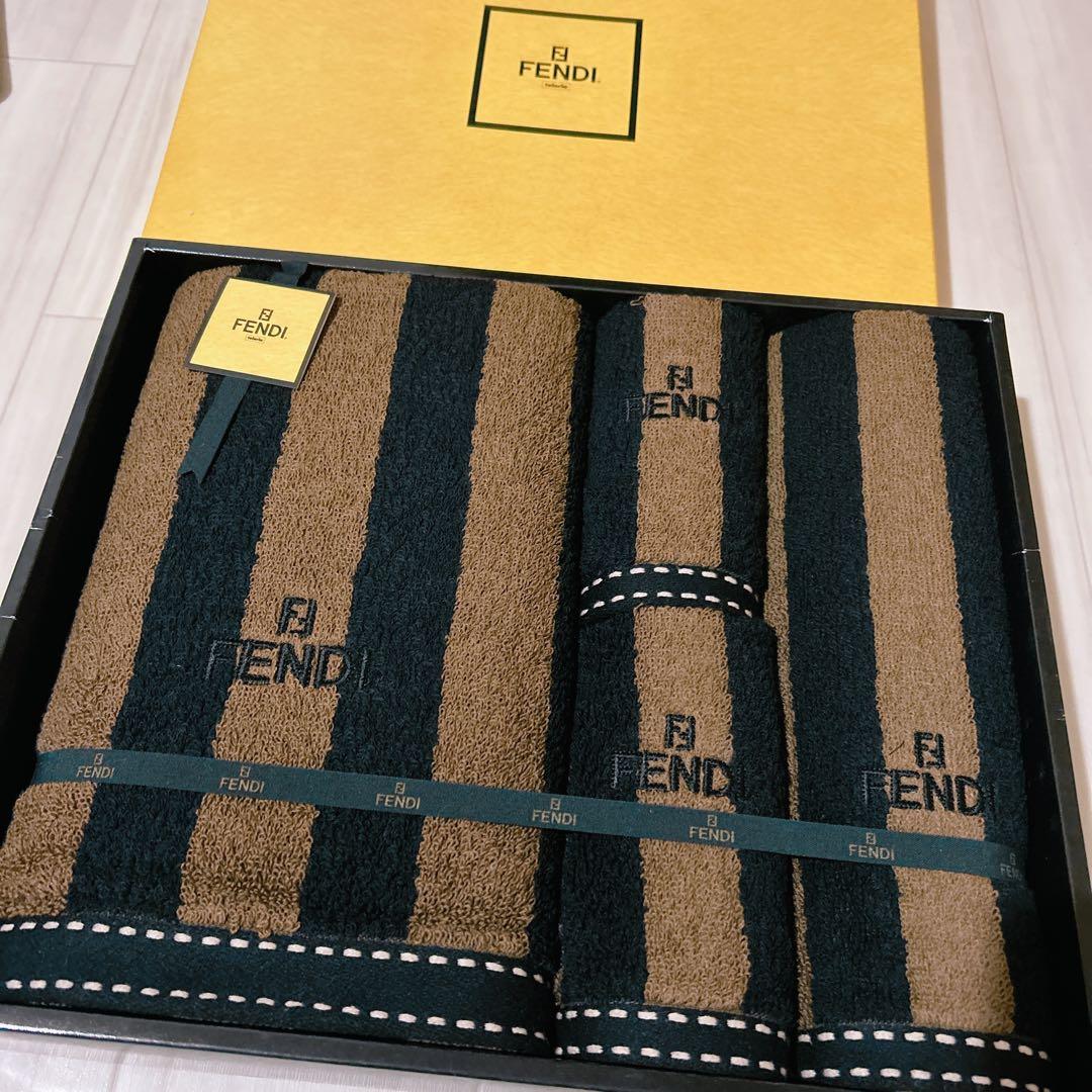未使用 箱付きFENDI フェンディ タオルギフトセット　タオル4枚