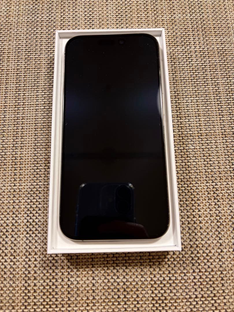 【美品】iPhone15Pro 256GB ナチュラルチタニウム