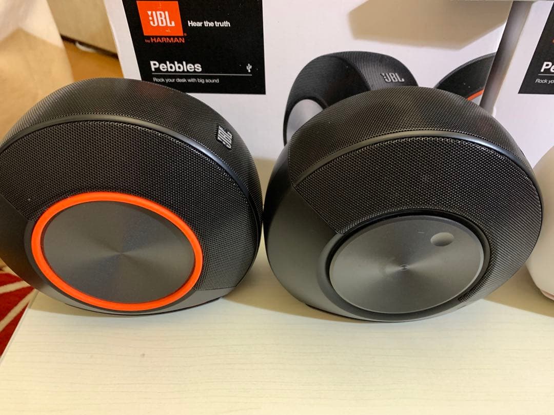 JBL Pebbles 白＆黒の 2箱セット　パソコン用スピーカー　元箱有り
