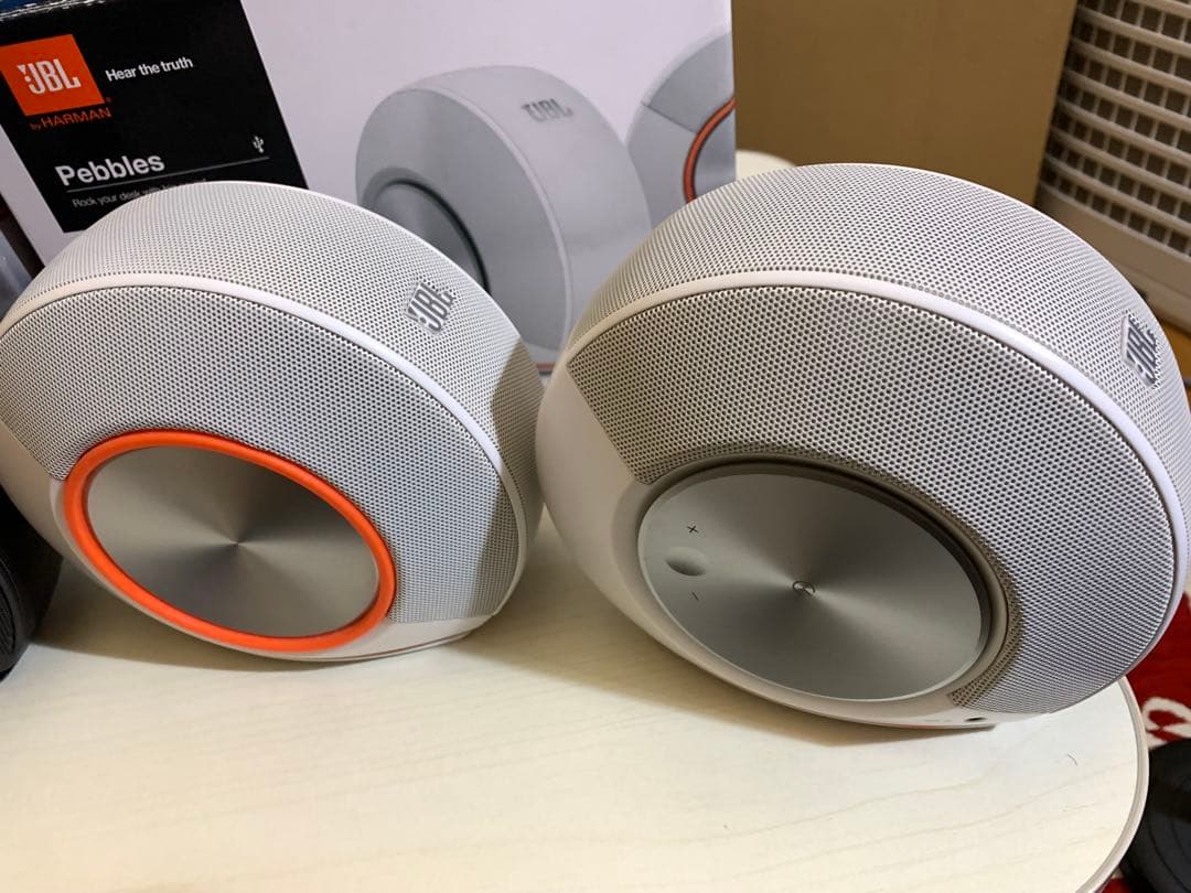 JBL Pebbles 白＆黒の 2箱セット　パソコン用スピーカー　元箱有り