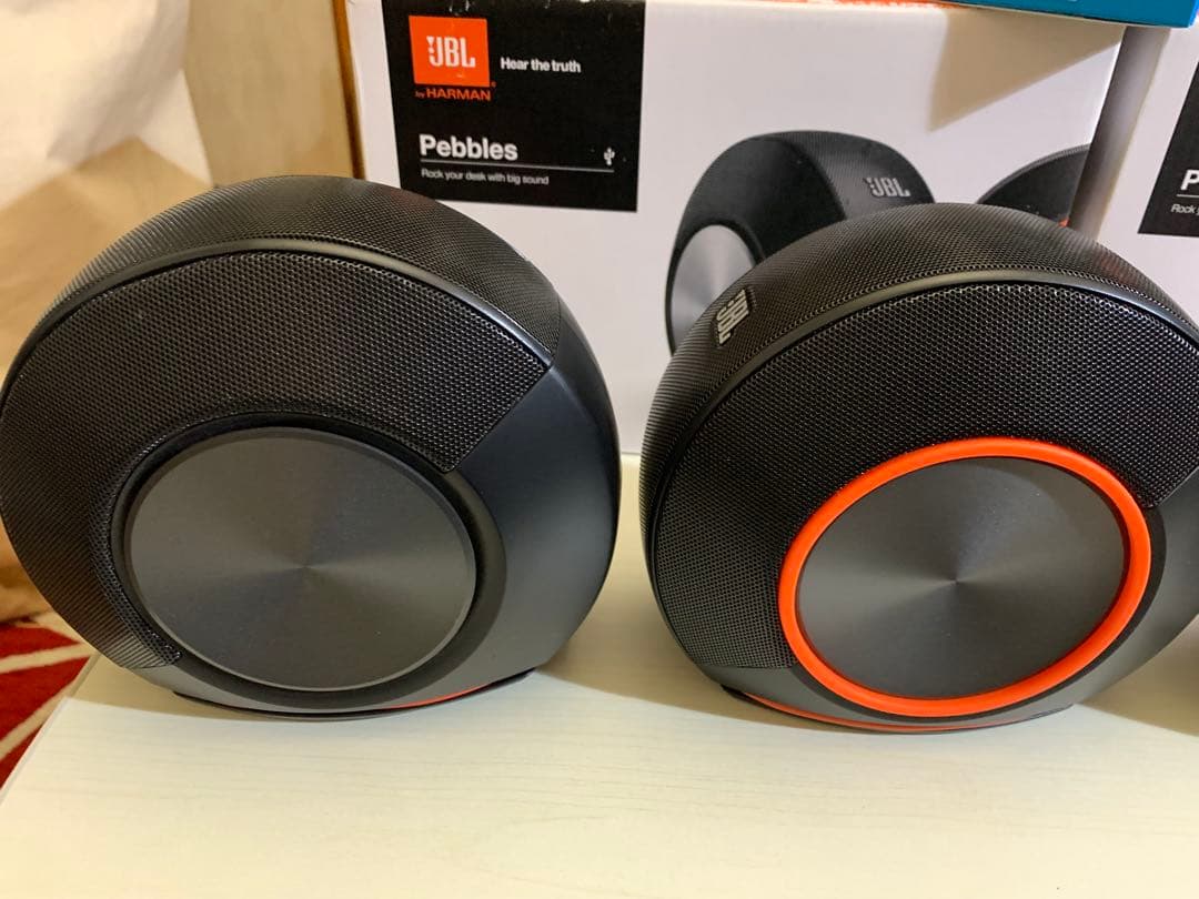 JBL Pebbles 白＆黒の 2箱セット　パソコン用スピーカー　元箱有り