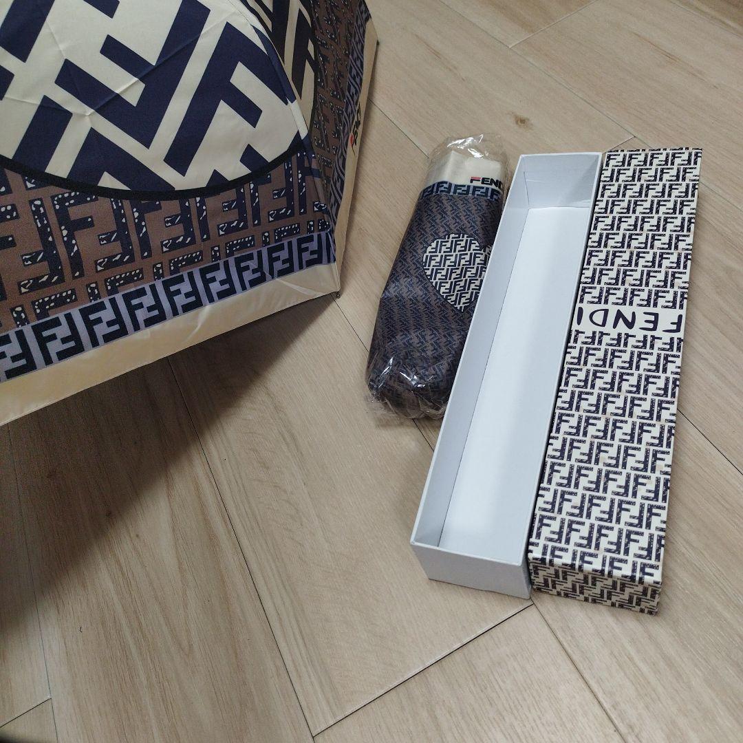 正規品の新品FENDIの折り畳み傘