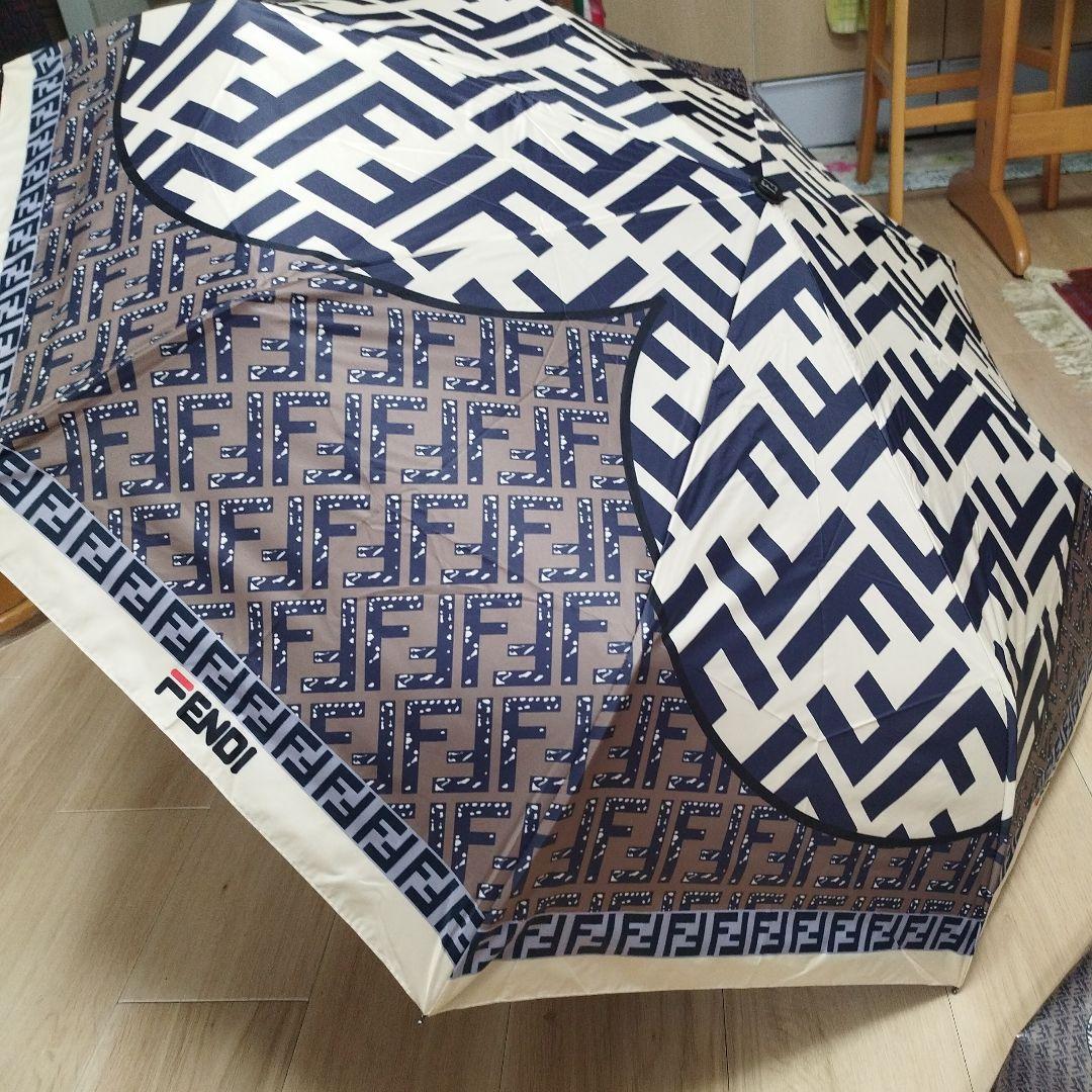 正規品の新品FENDIの折り畳み傘
