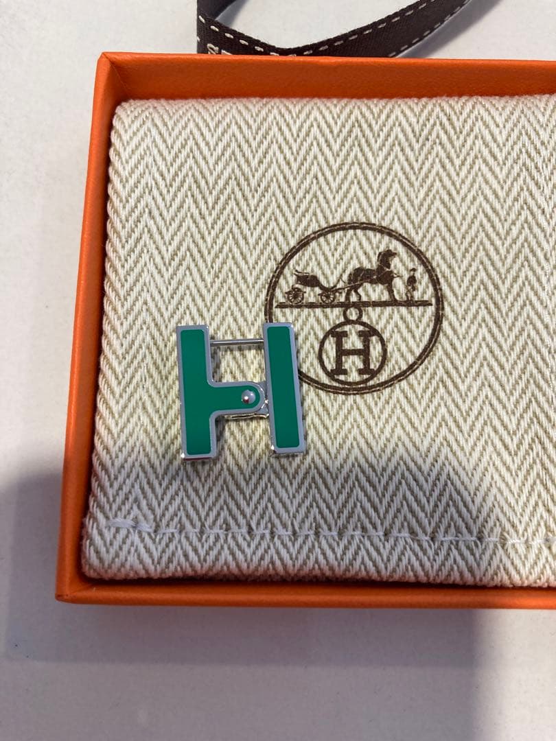 新品HERMESエルメス シングルピアス《H》ラッカーメタル パラディウム