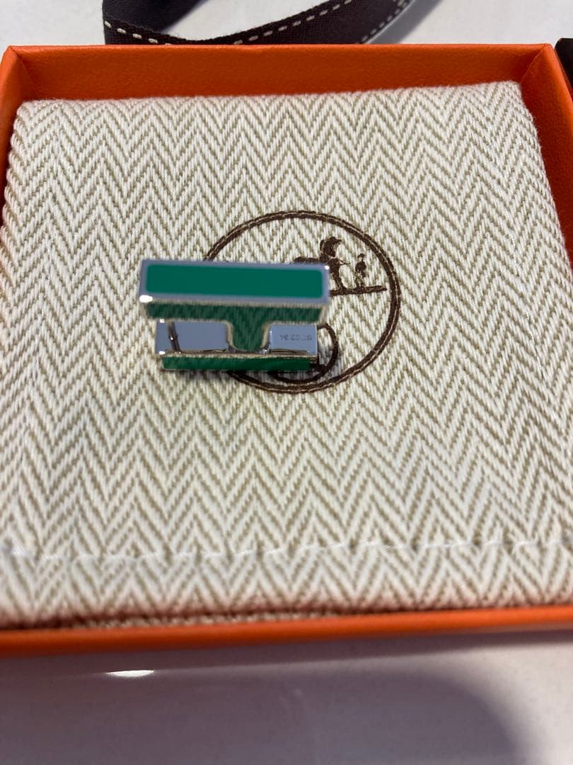 新品HERMESエルメス シングルピアス《H》ラッカーメタル パラディウム