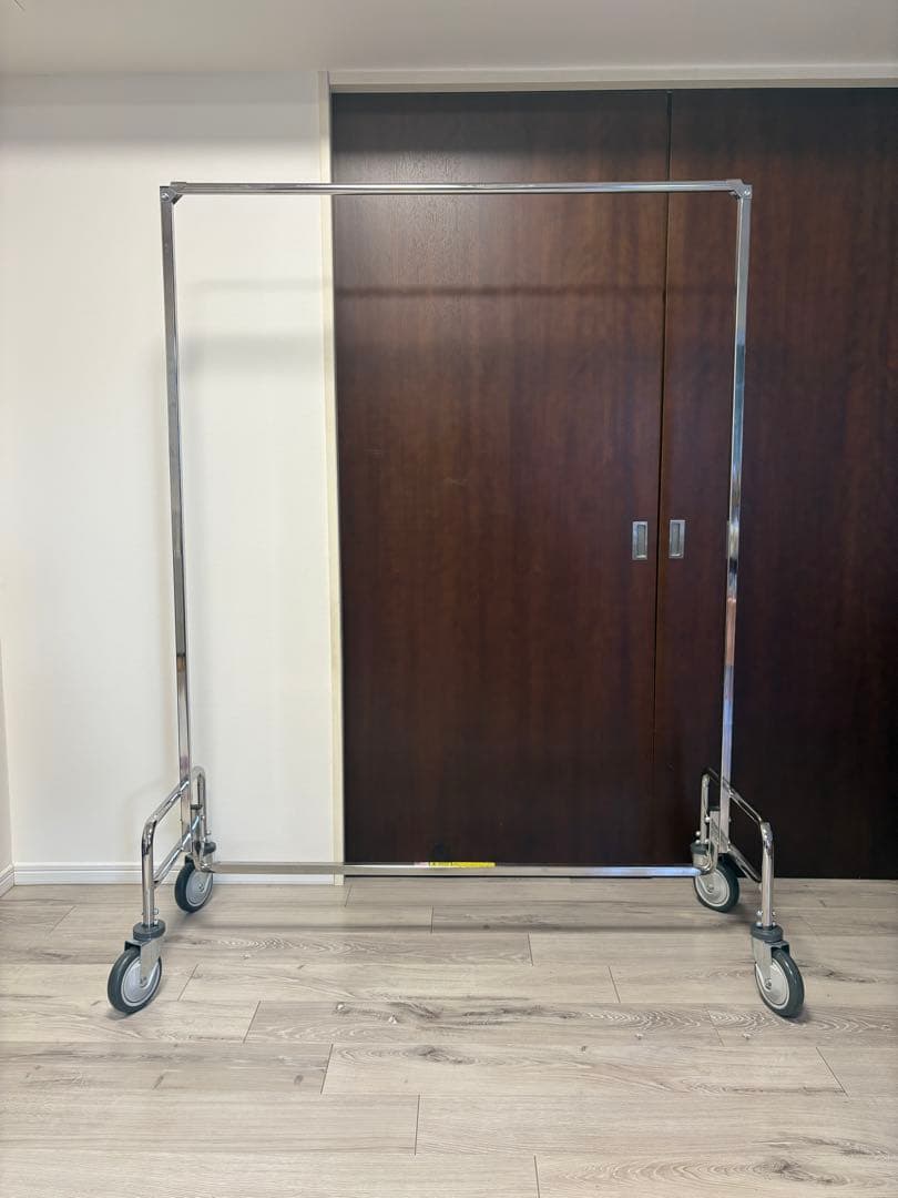 R&B Wire Products社　ガーメントラックGARMENT RACK