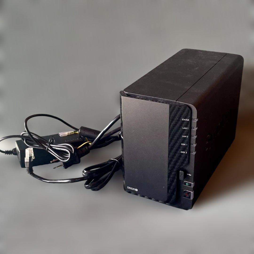 Synology NASキット 2ベイ DS220+ 【動作確認・初期化済】