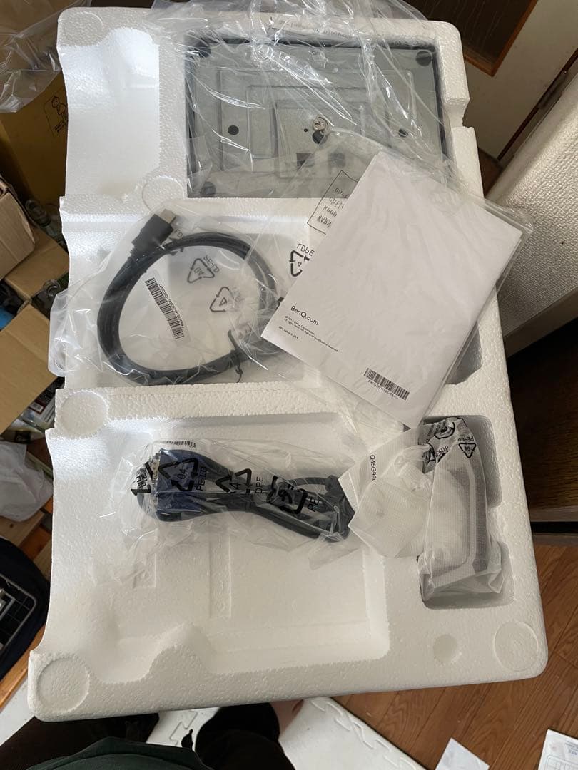 24インチ　BenQ モニター 本体　美品