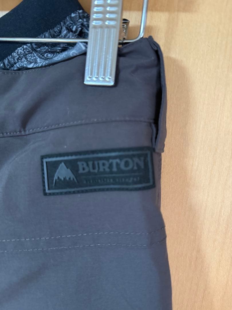 BURTONスノーボードウェア上下セット 上Mサイズ、下Lサイズ