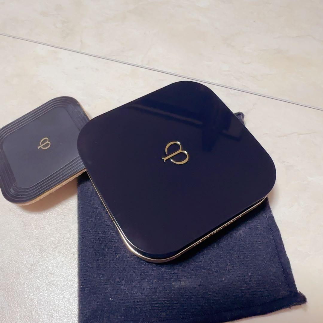 ほぼ新品　クレド　プードルコンパクトエサンシエルｎ