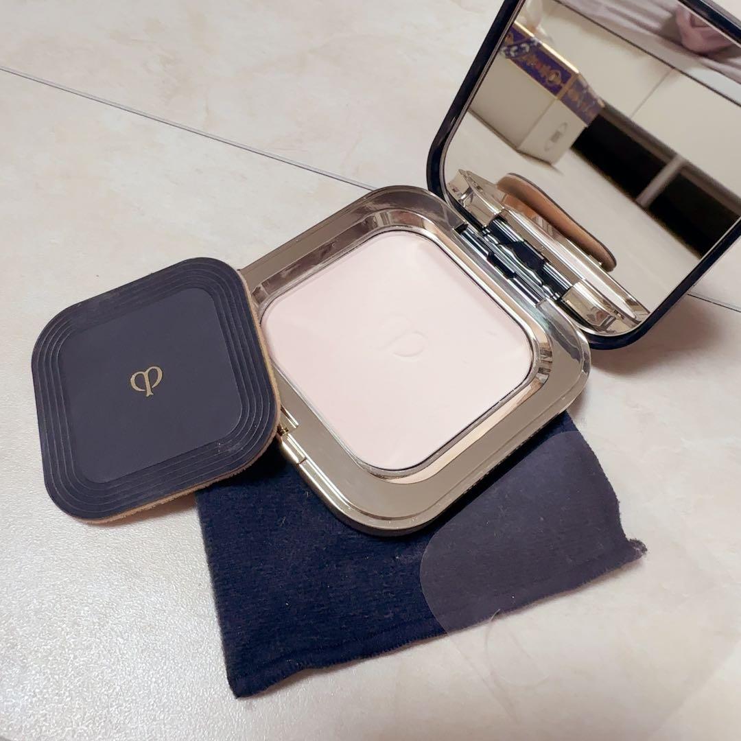 ほぼ新品　クレド　プードルコンパクトエサンシエルｎ