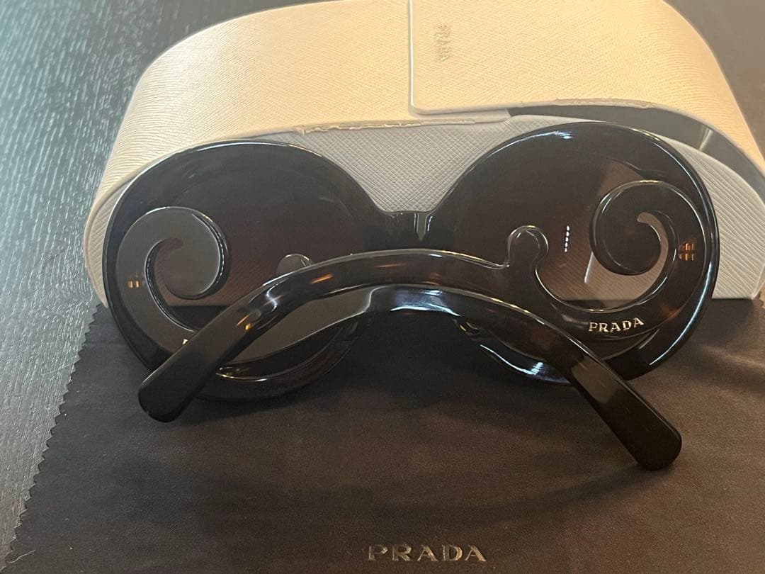 PRADA サングラス　ミニマルバロック