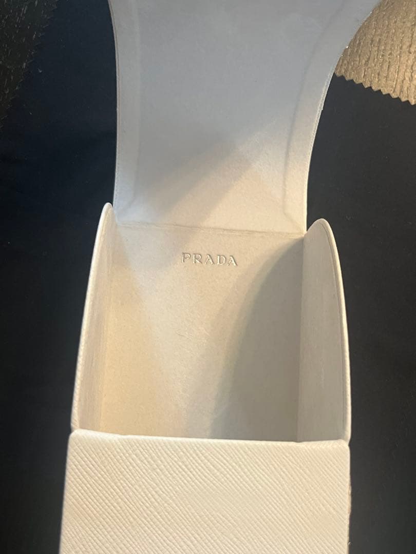 PRADA サングラス　ミニマルバロック