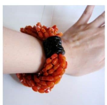 新品未使用　ANGELA CAPUTI の14連のゴムバングル　オレンジ