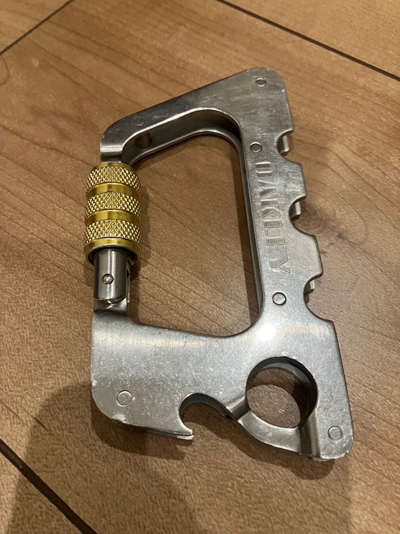 オークリー カラビナ キーホルダー【中古品】Oakley l Works