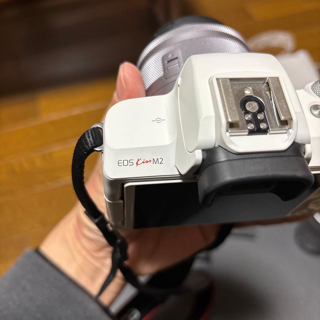 美品:Canon EOS Kiss M2 ホワイト