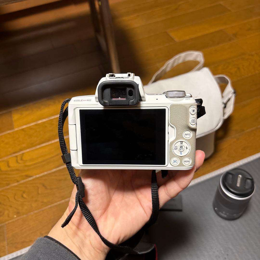 美品:Canon EOS Kiss M2 ホワイト