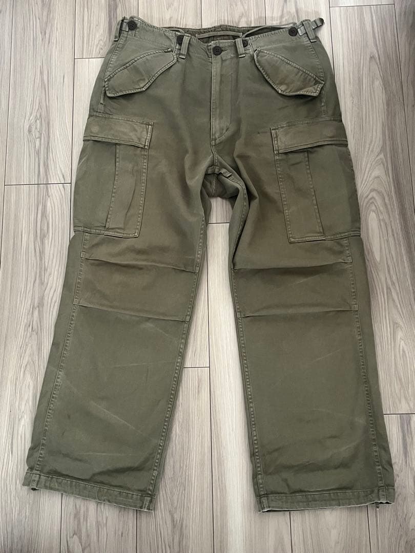 カーゴパンツとネイビーチノパン